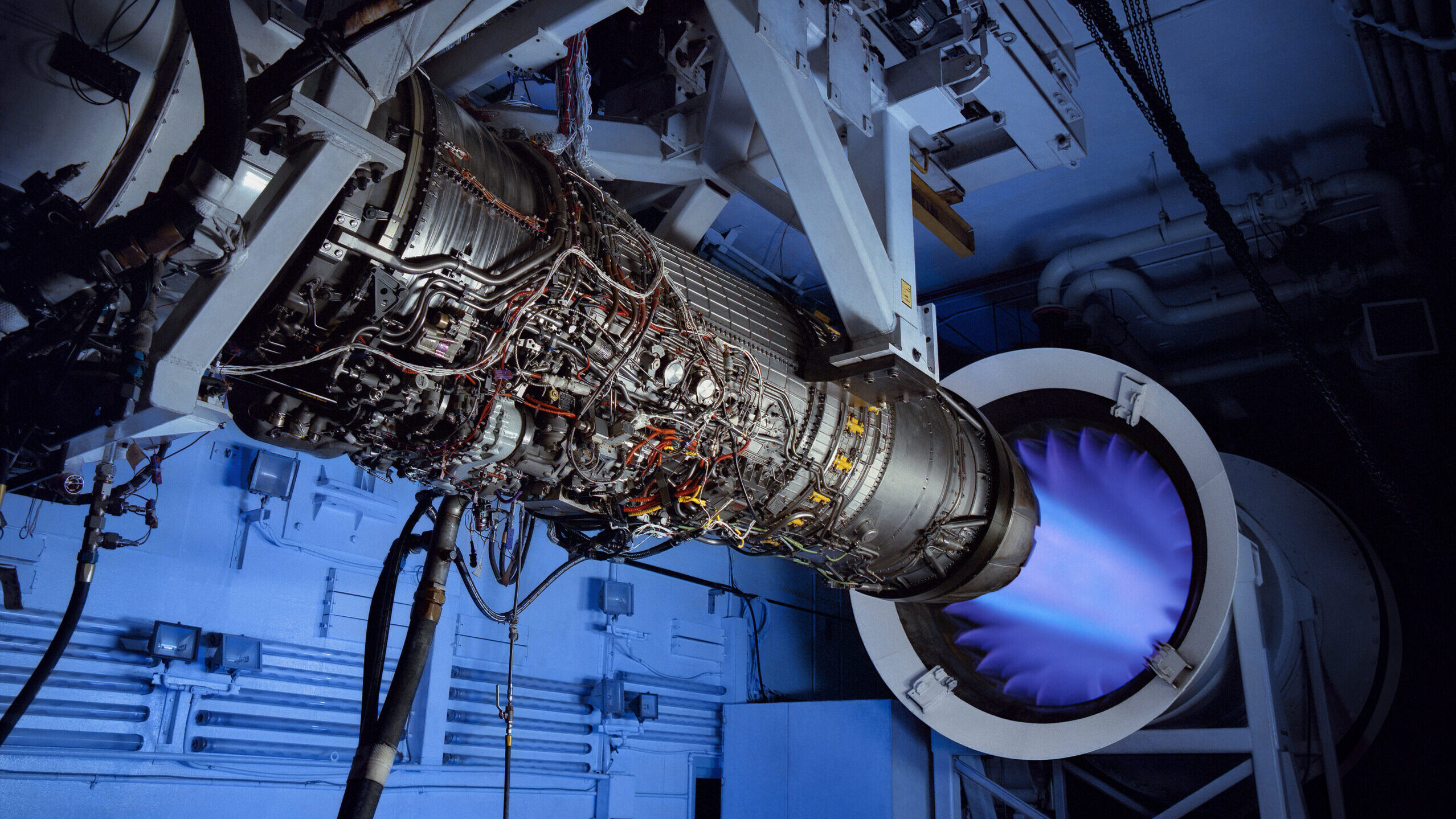 BreakingDefense's tweet card. The announcement marks the first official partnership for GE on a drone wingman platform.