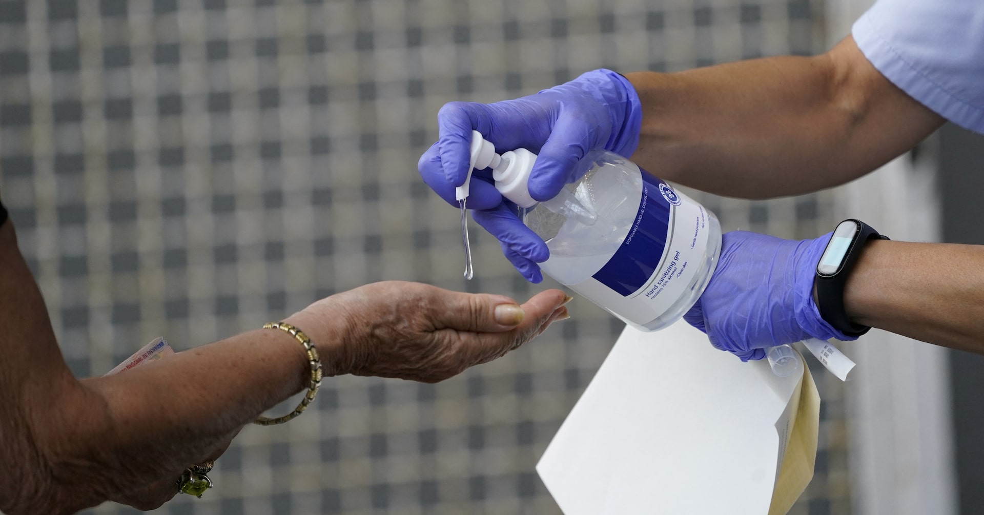 Mringo_2nd's tweet card. 欧州連合（ＥＵ）は、手指消毒剤に広く使用されているエタノールを「発がんリスクのある危険物質」に分類することを検討している。英紙フィナンシャル・タイムズ（ＦＴ）が２１日報じた。