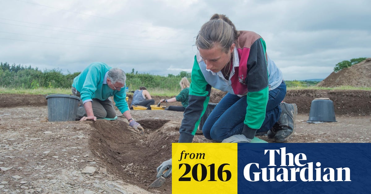 ClassicsTrinity's tweet card. Discovery by metal detector enthusiasts at Ipplepen is beyond what was thought to be western limit of Roman influence