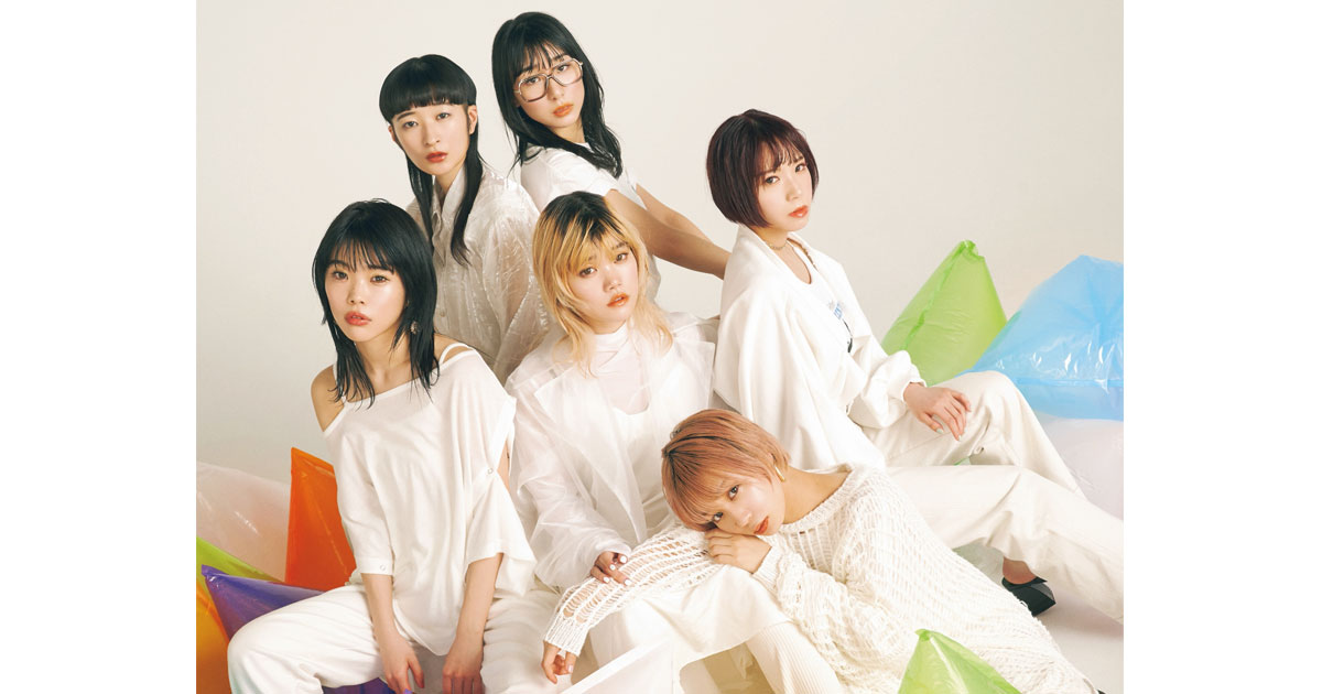 vivi_magazine's tweet card. 昨年から快進撃が止まらないBiSH。過激で猛烈に激しいパフォーマンスと、６人バラッバラの強烈な個性で、見る者全てを圧倒する。一体BiSHとは何者なのか!?　メンバーたちはどんな素顔の持ち主なのか!?　ViViがとことん解