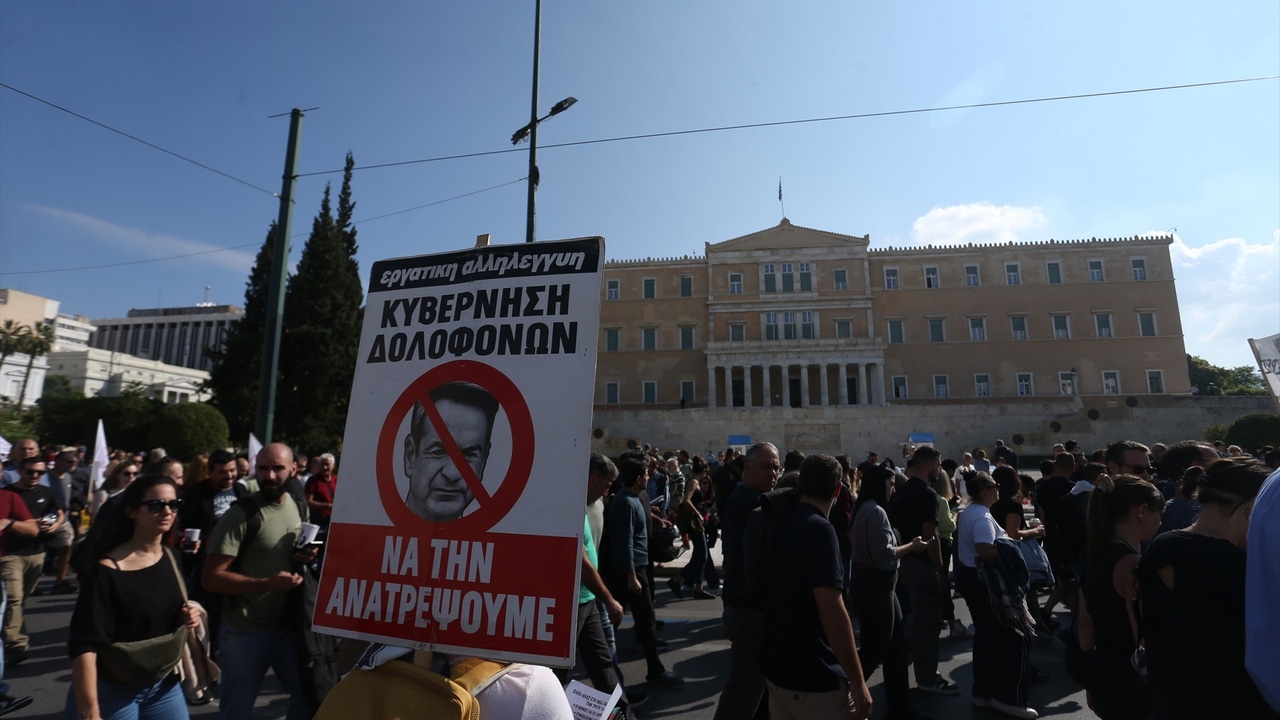 haskov_'s tweet card. La ministra de Trabajo asegura que la ampliación es opcional y que el empleador no puede obligar al trabajo, algo que los sindicatos ven como una 'mentira'.