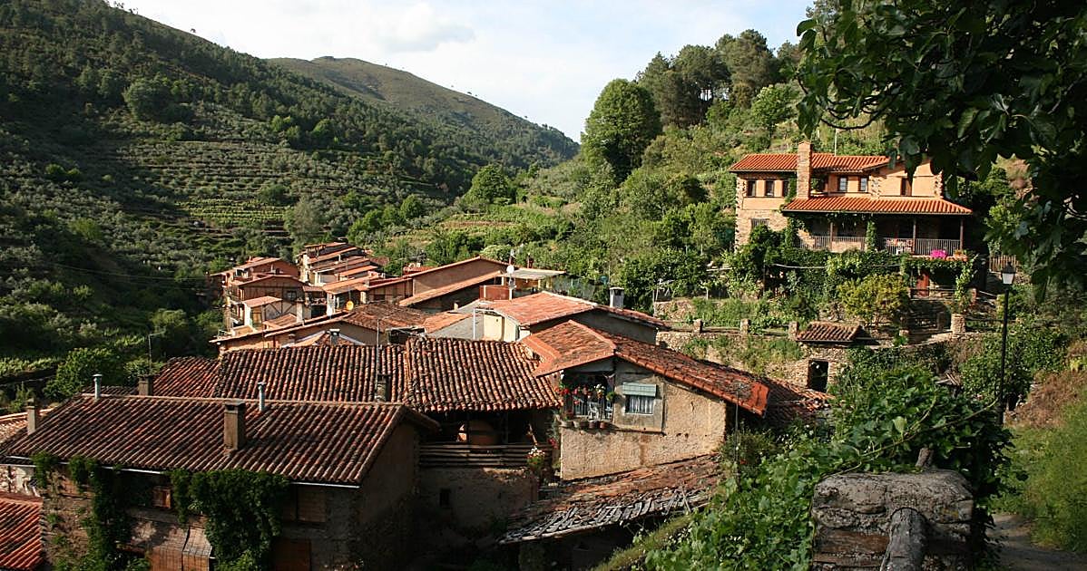 NicolasKleinEsp's tweet card. La Sierra de Gata, al norte de la provincia de Cáceres, esconde una joya natural única, que se convierte en un remanso de paz para los visitantes