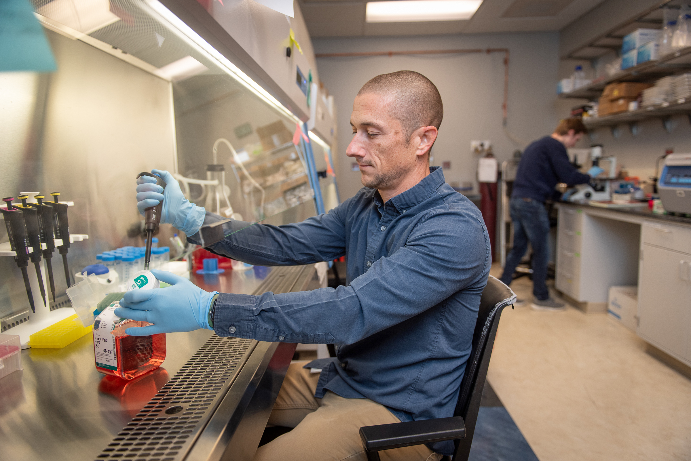 KFW_Lab's tweet card. Dr Kelsey Fisher-Wellman is comparing mitochondria in healthy and cancerous cells so that treatments for leukaemia can target these differences.