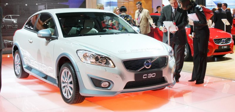 WhiteWaterTech's tweet card. Sweden's Volvo Car Group announced a collaboration Tuesday with two computer hardware makers to make self-driving cars available for sale by 2021.