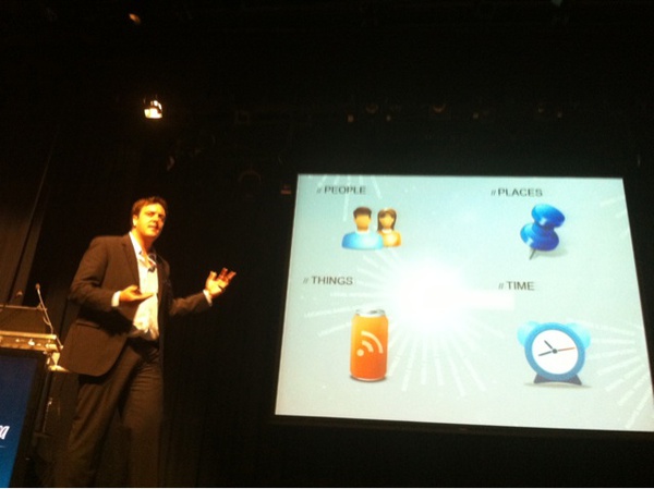 paloma's tweet card. Ahora se habla de outernet en #webproximity mucha realidad aumentada