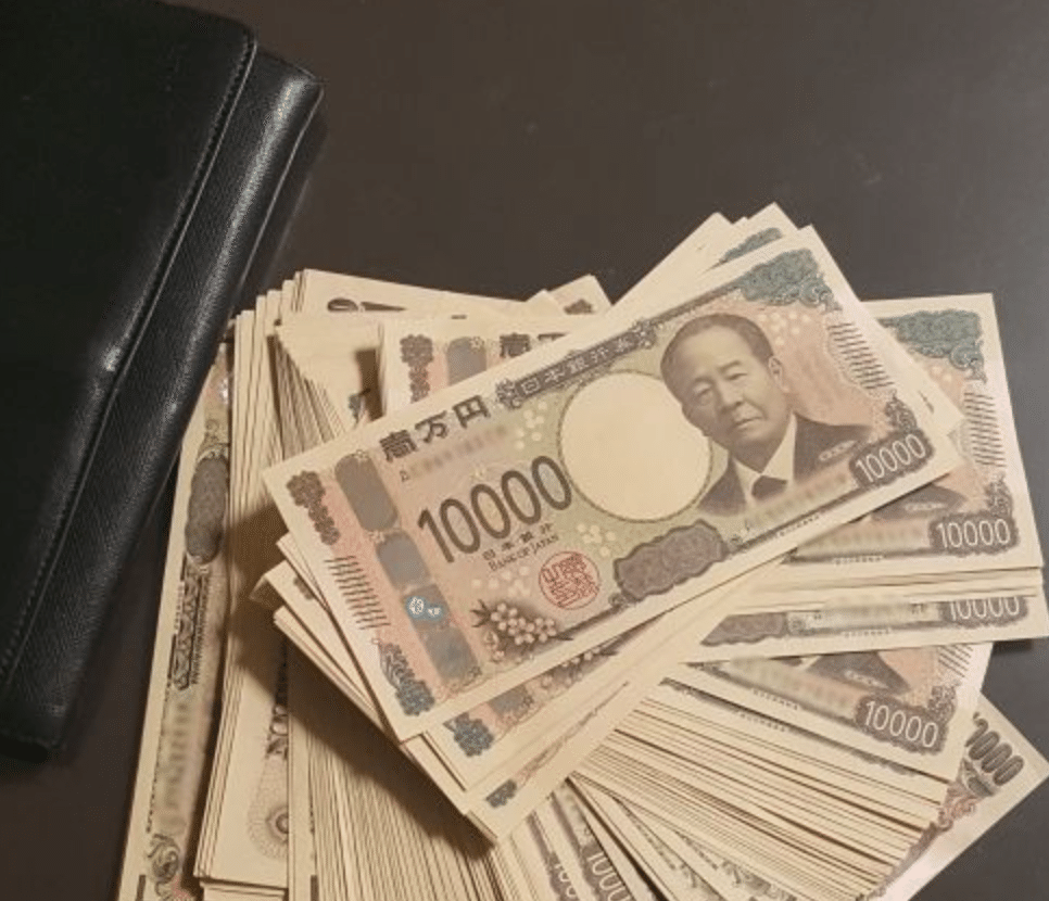 golf_dpc's tweet card. 楽しみにしていたフェスやイベントに出かけると、つい財布のひもがゆるんでしまい、想像以上の金額を使っていた…ということ、ありますよね。あとから明細を見て「こんなに使ったっけ？」と驚くのも“あるある”かもしれません。零茶（@golf_dpc）さんが、「大阪・関西万博に使った金額」についてX（旧Twitter）に投稿し、注目を集めています。いったいどんな投稿だったのでしょうか？