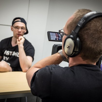 Tweet card summary image