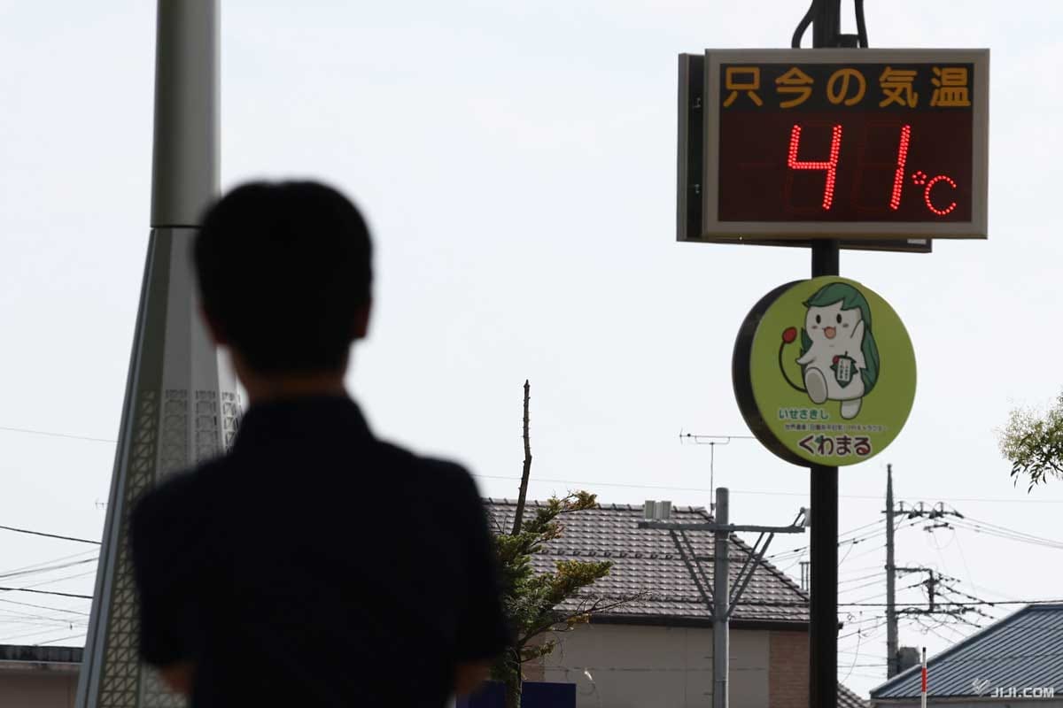 SciKotz's tweet card. 地球規模で気候変動が進行する中、日本でも記録的高温が頻発している。８月には群馬県伊勢崎市で４１．８度を観測し、国内の最高気温を記録。６～８月の日本の夏の平均気温も統計開始以来の最高を更新した。専門家は、夏が長引いて春秋が短くなる一方、冬の期間は変わらず、「二季化」が進んでいると指摘。「この異常事態に危機感を持つべきだ」として、気候変動対策の強化が欠かせないとみている。