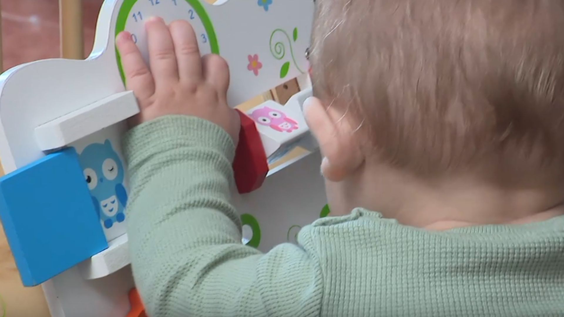 telediario_tve's tweet card. La Fiscalía de Madrid investiga varios casos de bebés que sufrieron hemorragias graves después de someterse a un corte de frenillo en la boca