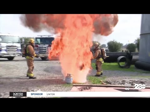 BakersfieldKern's tweet card. Frozen Turkey + Hot Oil = FIRE DISASTER! Bakersfield Demo Shows Why