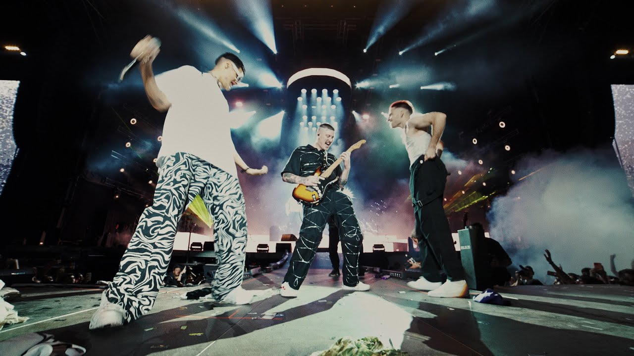 alexamandra22's tweet card. WOS - NIÑO GORDO FLACO ft. Ca7riel (En Vivo Argentinos Juniors)