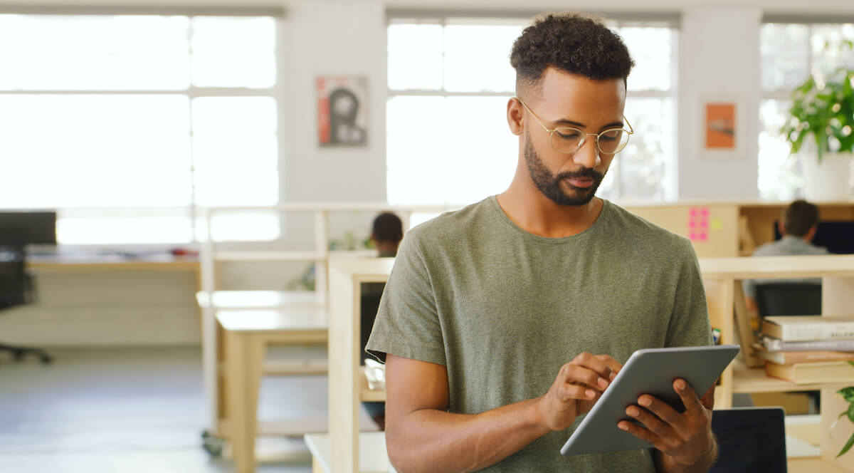 RocketLawyer's tweet card. Signing an NDA can be complicated. Learn about the right questions to ask before you sign to protect your rights here.