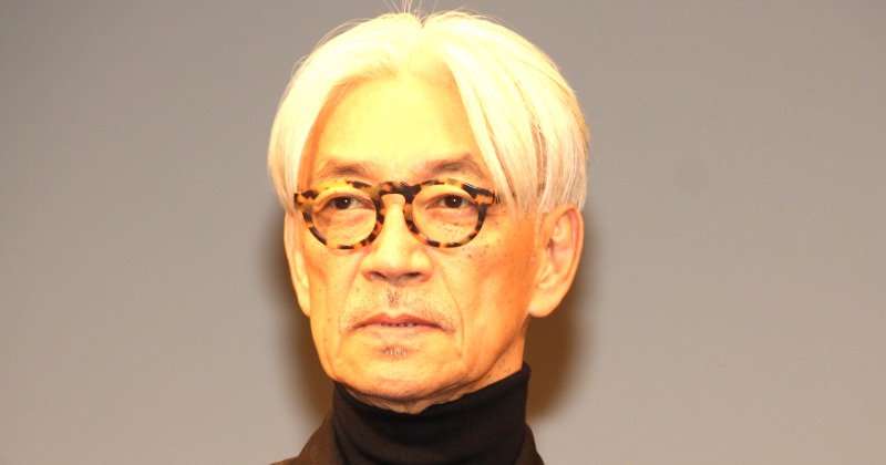 oricon's tweet card. 　世界的音楽家の坂本龍一さんが3月28日、死去した。71歳だった。2021年1月に直腸がんを公表し、闘病しながら活動を続けていた。レコード会社やマネージメント担当会社などが2日、公表した。　マネージメント会社のキャブ、エイベックス・エンタテインメント、レーベル「commmons」の連名で、「わたくしども所属の音楽家／アーティスト 坂本龍一が去る2023年3月28日71歳にて永眠いたしました。...