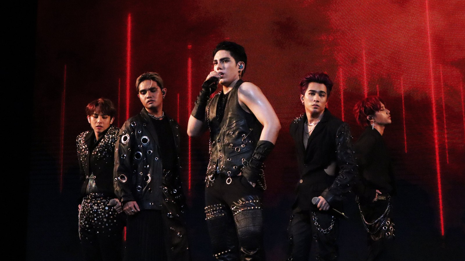 IBTimes's tweet card. The Billboard chart is powered by Twitter and keeps real-time track of music-related trends and conversations on the social networking platform.