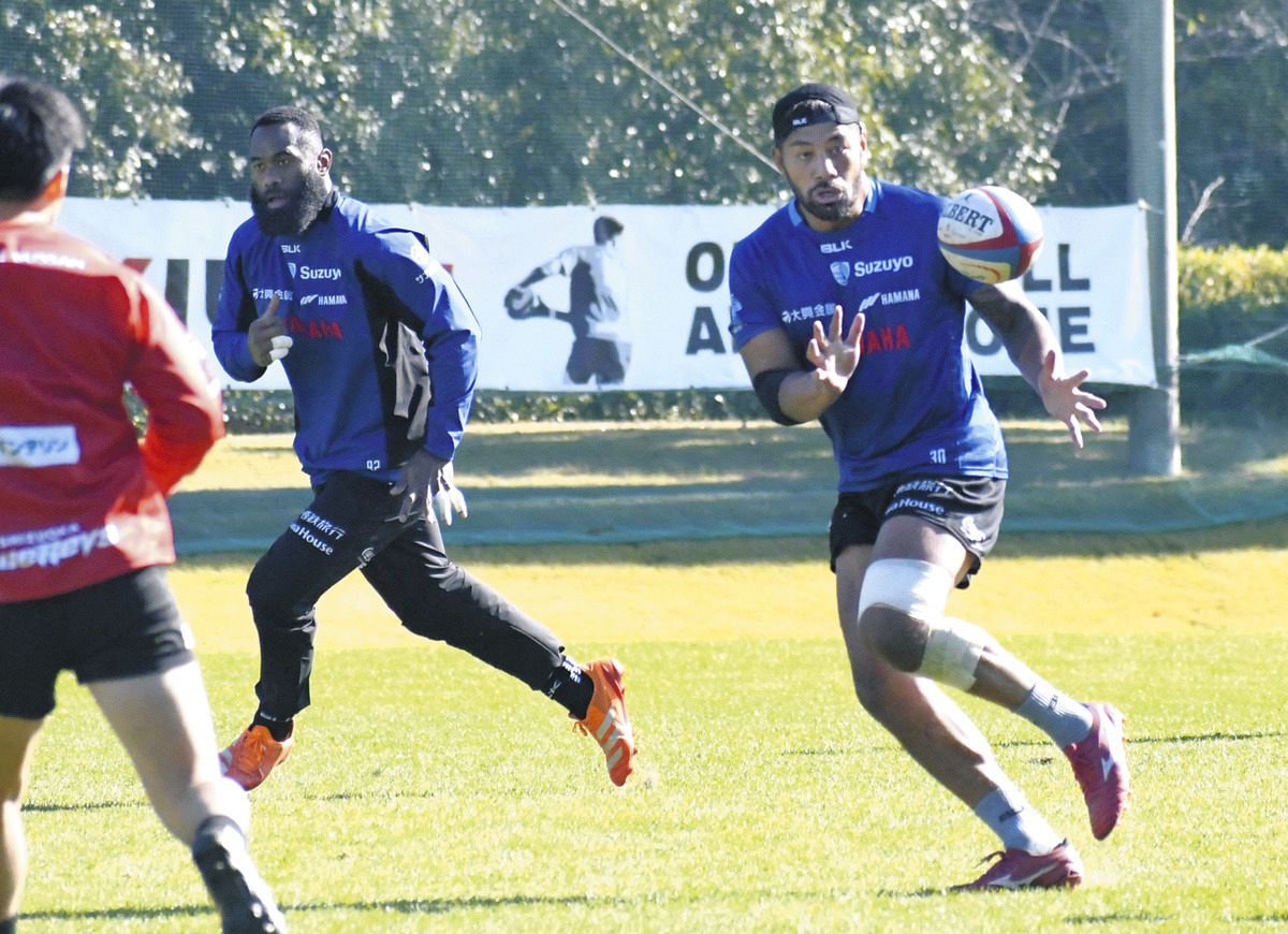 chunichi_tokai's tweet card. ラグビーリーグワン１部の静岡ブルーレヴズは２２日、昨季プレーオフで準優勝したクボタスピアーズ船橋・東京ベイ（Ｓ東京ベイ）とプレシーズン...