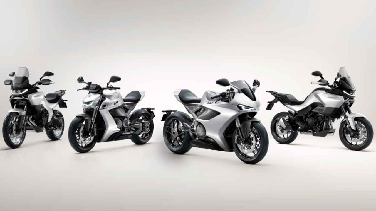 TECHFORU007's tweet card. Norton Motorcycles has shown two new bikes called the Manx and Atlas. These bikes mix old British style with modern features. The Manx is a lightweight road