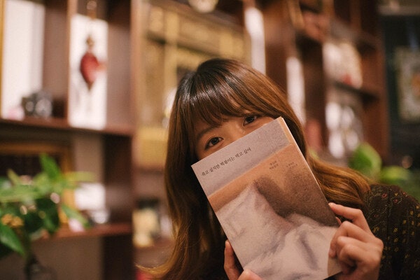 wnewskr's tweet card. 베스트셀러 『죽고 싶지만 떡볶이는 먹고 싶어』 저자 백세희(35) 작가가 지난 16일 뇌사 장기기증으로 5명에게 새 생명을 남기고 세상을 떠났다. 15일 한국장기조직기증원에 따르면 지난 16일 국민건강보험공단일산병원