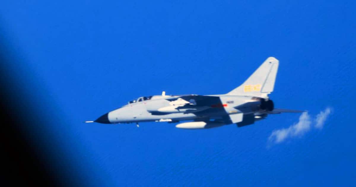 shop_kakiko's tweet card. 防衛省は10日、東シナ海上空で9、10日にそれぞれ、中国軍機が航空自衛隊機に接近する事案があったと発表した。6月にも太平洋上で中国軍機による自衛隊機への接近事…