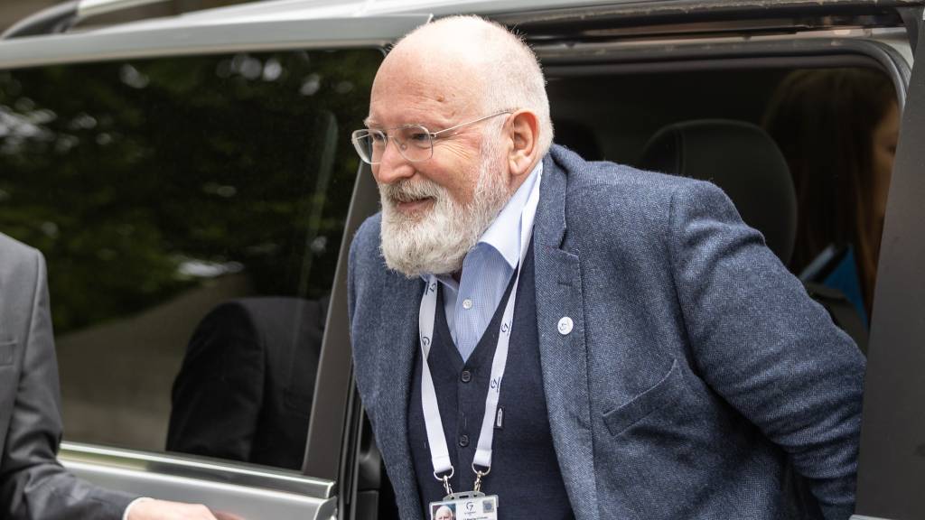 gebrgerrits's tweet card. Eurocommissaris Timmermans wil tempo maken met elektrisch rijden vanwege de hoge brandstofprijzen en de boycot van Russische olie.