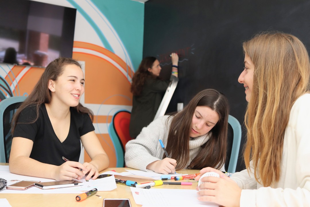 TechTalents_es's tweet card. Stalkeando entre mis contactos de Linkein he querido buscar quienes de ellos trabajan en innovación y más concretamente, quienes de ellos ostentan el puesto de CINO (Chief Innovation Officer). Grata...