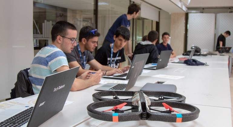 TechTalents_es's tweet card. The Bridge, la aceleradora de talento digital que ofrece bootcamps adaptados a las necesidades del mercado laboral actual, ha firmado un acuerdo de colaboración con Tech Talents, escuela líder en...