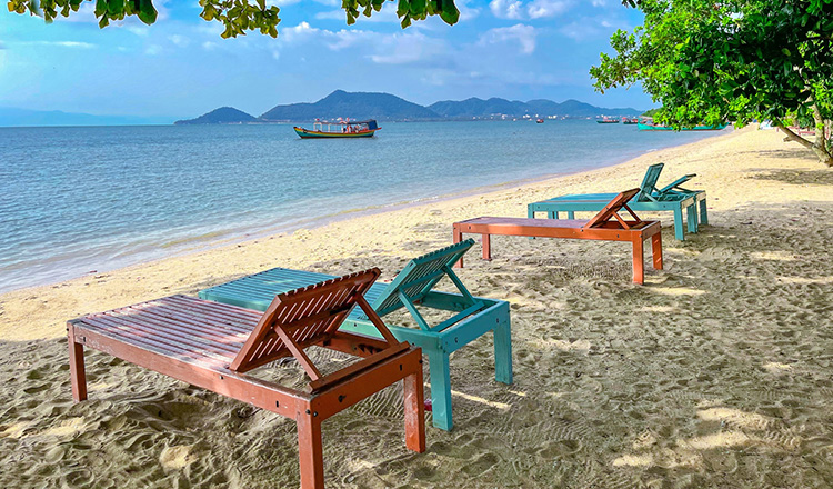 KhmerTimes's tweet card. Weather conditions in the Kingdom of Cambodia for November 14 to 16, 2025.