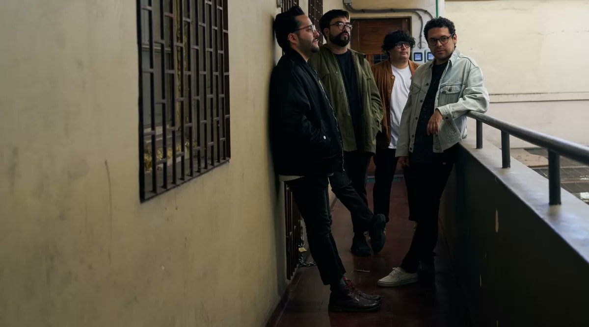 futurofm's tweet card. Artificiales pública “Teorema”, su segundo larga duración. El grupo apuesta por las guitarras y un atractivo viaje sonoro.