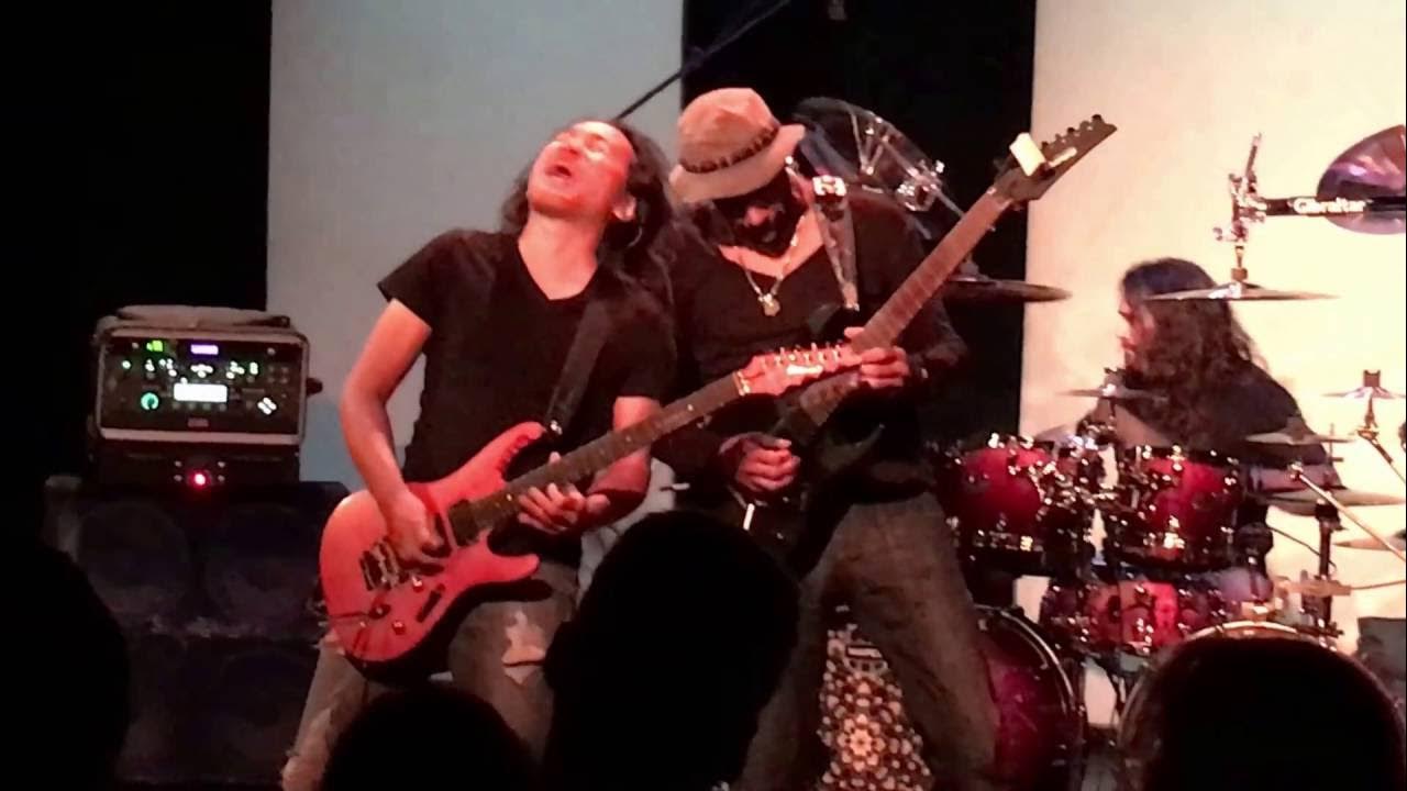 HermanLi's tweet card. Mr.Li plays with Tony's band ! 10-28-2016