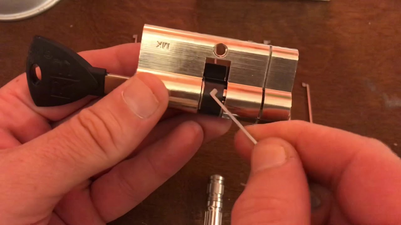 AveragePicker's tweet card. Thanks Lockpicking Gal & 1st Impression of Southord Dimple Picks