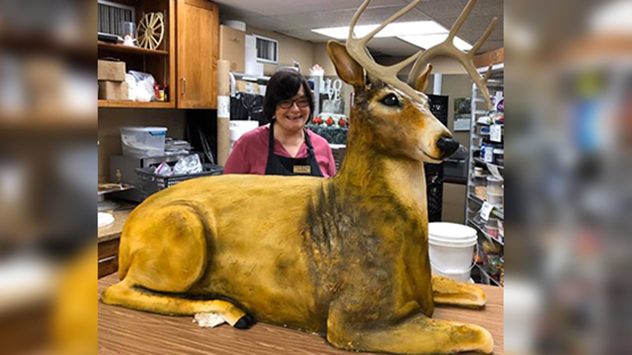 Iowapi's tweet card. A Pennsylvania cake decorator has gone viral after creating an amazing life-sized deer cake.