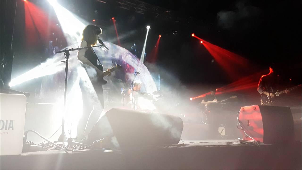 atis_r's tweet card. Daughter - Youth (live @LOFTAS FEST '16)