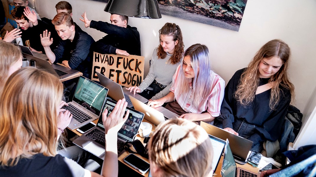 Gymlaererne's tweet card. Regeringens ambitioner om at hæve karakterkravet for at komme ind på gymnasiet vil skade sammenhængskraften og øge polariseringen mellem forskellige grupper i vores samfund. Vi risikerer at skubbe...