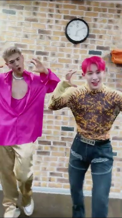 official__wonho's tweet card. 크레이지챌린지 with 비엠 (카드) ❤️‍🔥#CRAZYchallenge #WONHO #원호 #shorts