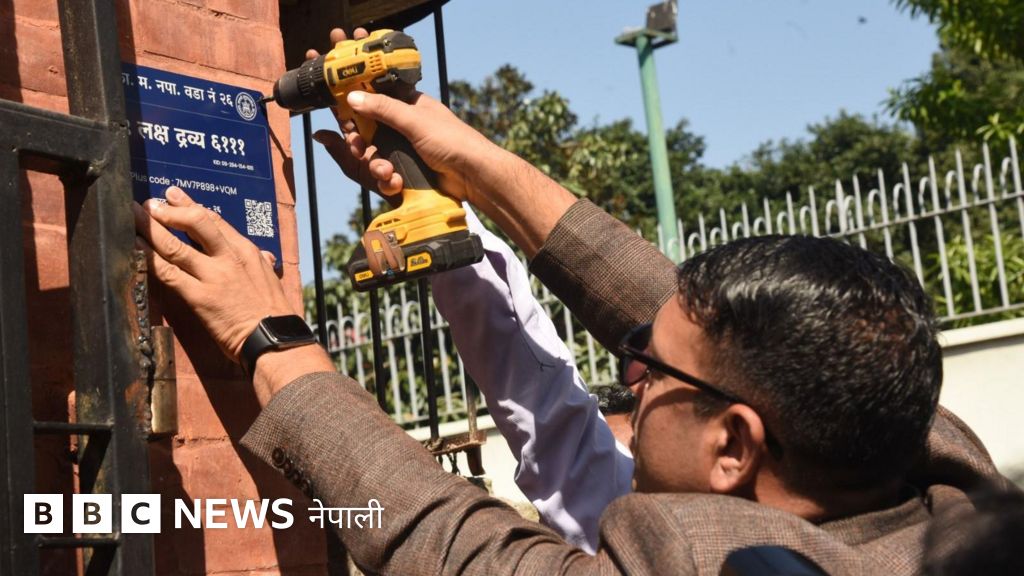 bbcnepali's tweet card. काठमाण्डू महानगरमा असोजको अन्तिमबाट जडानकार्य सुरु भएको डिजिटल ठेगाना प्रणालीले घरधनी तथा सरकारी निकायलाई लाभ पुर्‍याउने बताइएको छ तर ‘डेटा सुरक्षा’को विषयमा प्रश्न पनि उठेको छ।