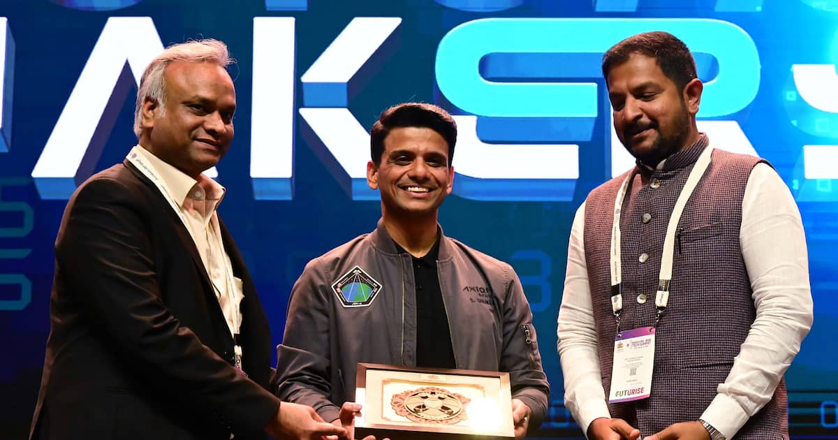 kprabhanews's tweet card. ಡೀಪ್ ಟೆಕ್ನಾಲಜಿ ಕ್ಷೇತ್ರದ ನವೋದ್ಯಮಗಳಿಗೆ ನೆರವಾಗಲು ರಾಜ್ಯ ಸರ್ಕಾರ ಮತ್ತು ಸಾಹಸೋದ್ಯಮಿಗಳಿಂದ 400 ಕೋಟಿ ರು. ಅನ್ನು ಬೆಂಗಳೂರು ಟೆಕ್ ಸಮ್ಮಿಟ್‌ನಲ್ಲಿ ವಿತರಿಸಲಾಗಿದೆ ಎಂದು ಐಟಿ ಬಿಟಿ ಸಚಿವ ಪ್ರಿಯಾಂಕ್ ಖರ್ಗೆ ತಿಳಿಸಿದರು.