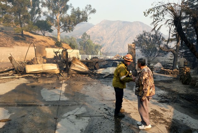 EnviroNotes's tweet card. The complaint, filed this week, says SCE was negligent in maintaining their equipment, which caused the 2019 blaze.