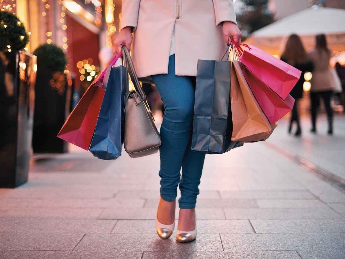 SelectGCR's tweet card. Retail sales in the U.S. have chugged along, but concerns about higher tariffs and dipping consumer confidence have complicated the holiday outlook...