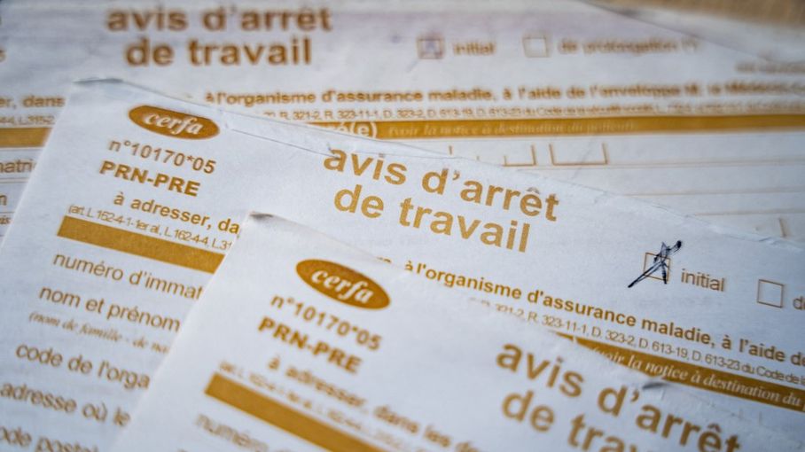 franceinfo's tweet card. L'institution a proposé une batterie de mesures pour réaliser entre "500 millions et un milliard d'euros" d'économies sur le budget de la Sécurité sociale.