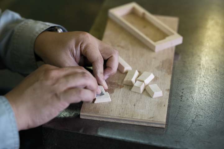 andgp_official's tweet card. HHKBことHappy Hacking Keyboardから、愛用中のHHKB Studioにワンランク上のカスタマイズを加えられるオプション「木製キートップセット for HHKB Studio」が登場。高級家具に使用される銘木を贅沢に使用、柔らかな感触が天然素材ならではのあたたかみを感じさせます。