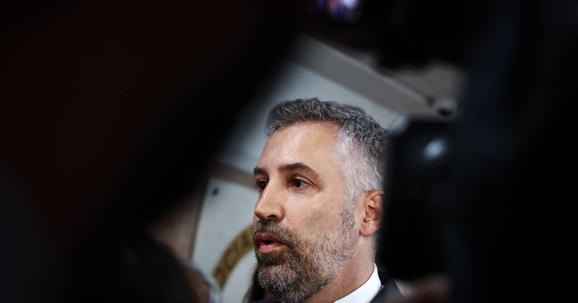 expresso's tweet card. Pedro Nuno Santos desafia André Ventura a ter a "coragem e frontalidade" de assumir que prefere os 48 anos de ditadura aos 51 de democracia. E mete farpa a Montenegro: “Nunca dissemos que era fácil e...