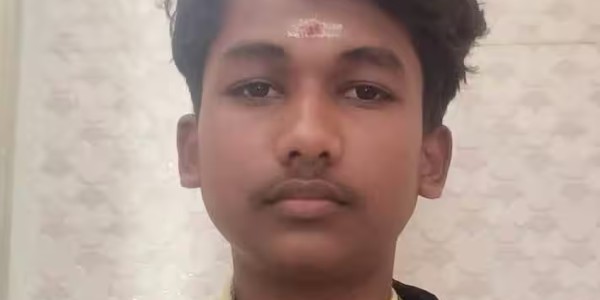 kprabhanews's tweet card. ಅಯ್ಯಪ್ಪಸ್ವಾಮಿ ವ್ರತಾಚರಣೆಯ ಮಾಲೆ ಧಾರಣೆ ಮಾಡಿದ ವಿದ್ಯಾರ್ಥಿಯೊಬ್ಬನನ್ನು ಪ್ರಾಚಾರ್ಯರು ಕಾಲೇಜಿನಿಂದ ಹೊರ ಹಾಕಿದ ಆರೋಪ ಕೇಳಿಬಂದಿದೆ. ಆದರೆ ಕಾಲೇಜು ಪ್ರಾಚಾರ್ಯ ಇದನ್ನು ನಿರಾಕರಿಸಿದ್ದಾರೆ.