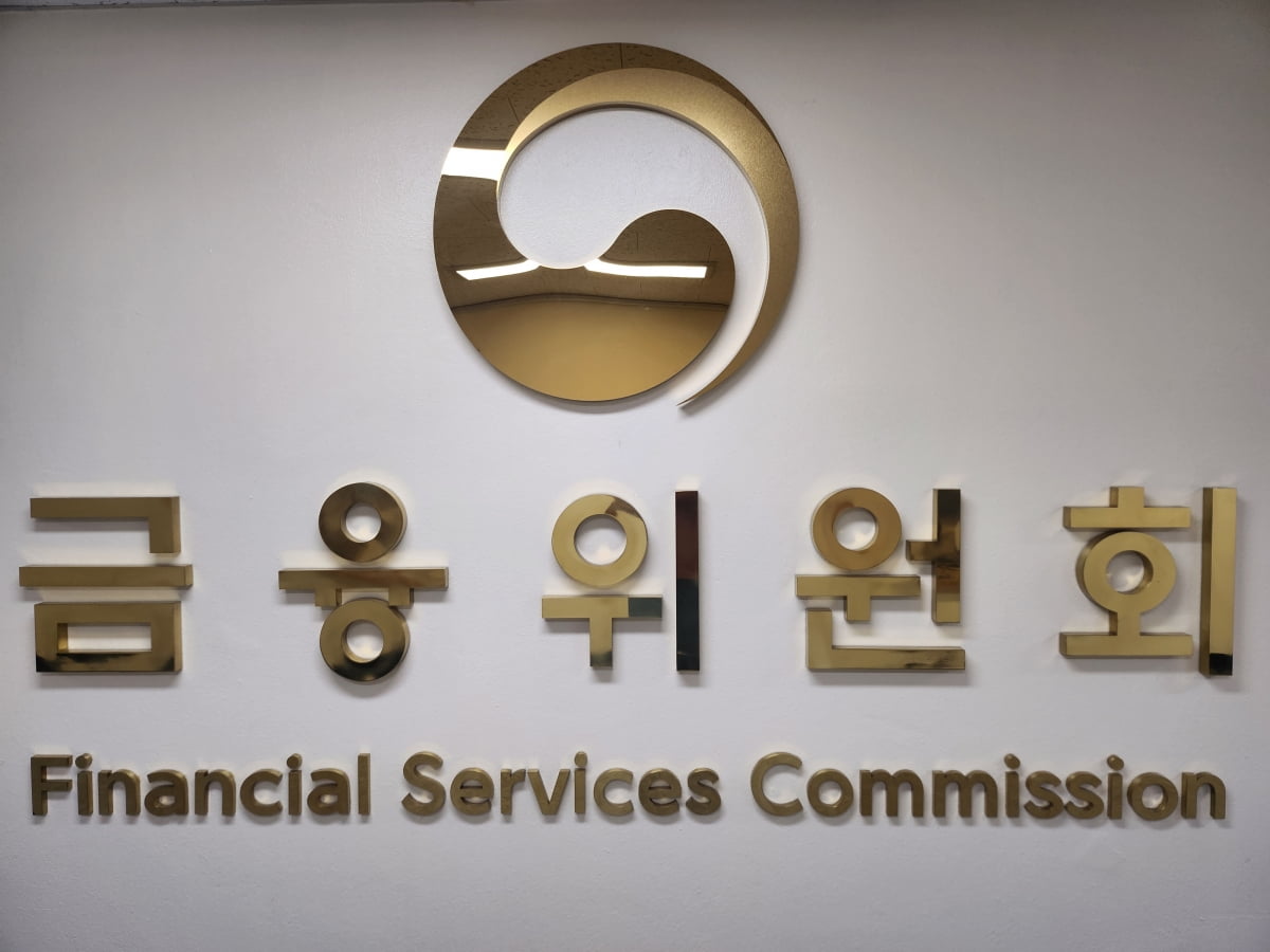 hankyungmedia's tweet card. [단독] 기재부 이어 금융위도…1급 전원 일괄 사표, 금융위 상임위원 등 4명 대상 경제·금융당국, 고위공무원 교체 본격화