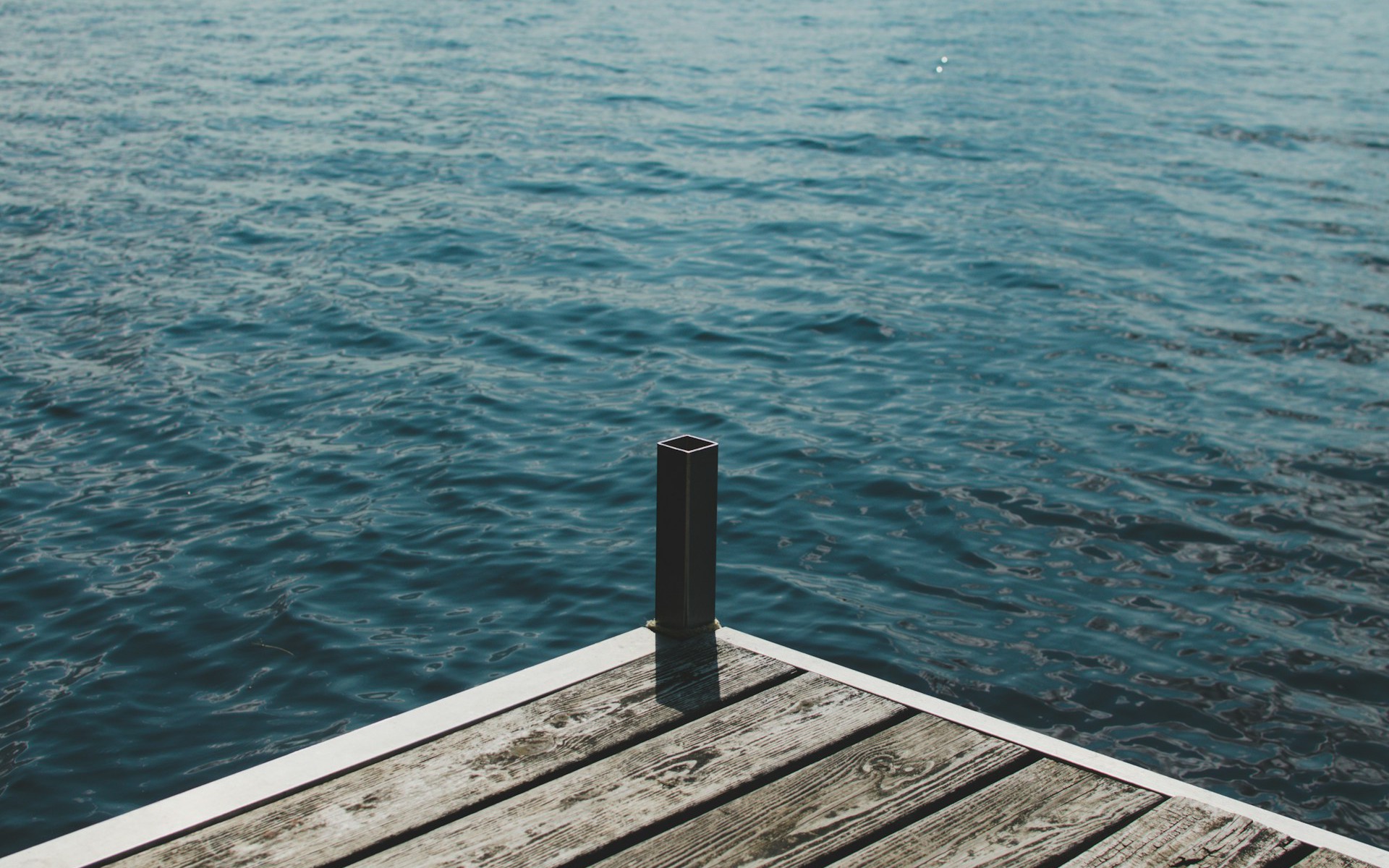 iotguide's tweet card. Deploying ML models on IoT devices using DevOps practices enables scalable, low-latency intelligence at the edge without managing cloud infrastructure.