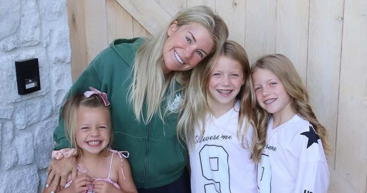 theblazetrends's tweet card. It takes courage to show the messy parts of life, especially when you’re in the public eye. Kelly Stafford, wife of Los Angeles Rams quarterback Matthew Stafford, recently shared a very honest moment...