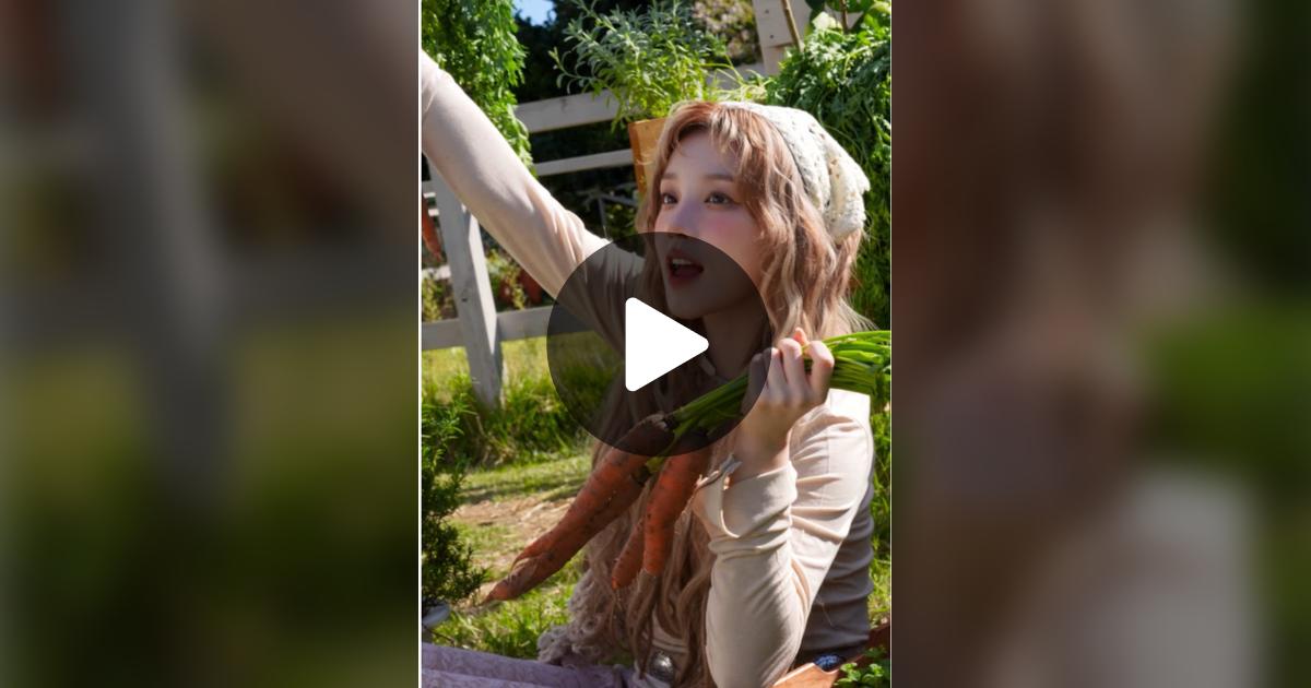 official_i_dle's tweet card. 좋아요 165개, 댓글 33개가 있습니다. "🧺 Fresh & Bright [i-dle & Soil Co.] 🥕🤍"