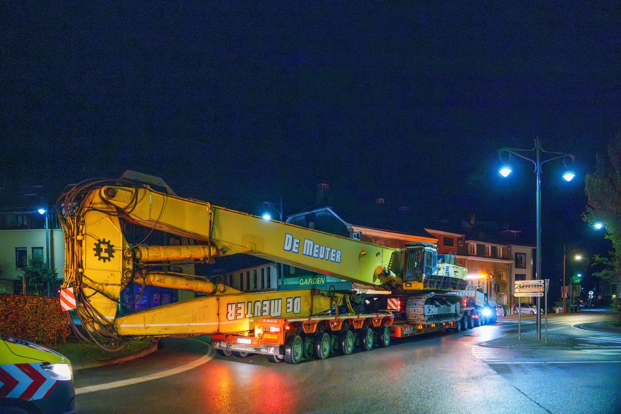 HeavyLift_News's tweet card. Darkness envelops eastern Belgium as a heavy-duty Mercedes 4 x 8 tractor and Faymonville lowbed combination drives through the night. Starting from Herstal industrial estate via Eupen, then through...