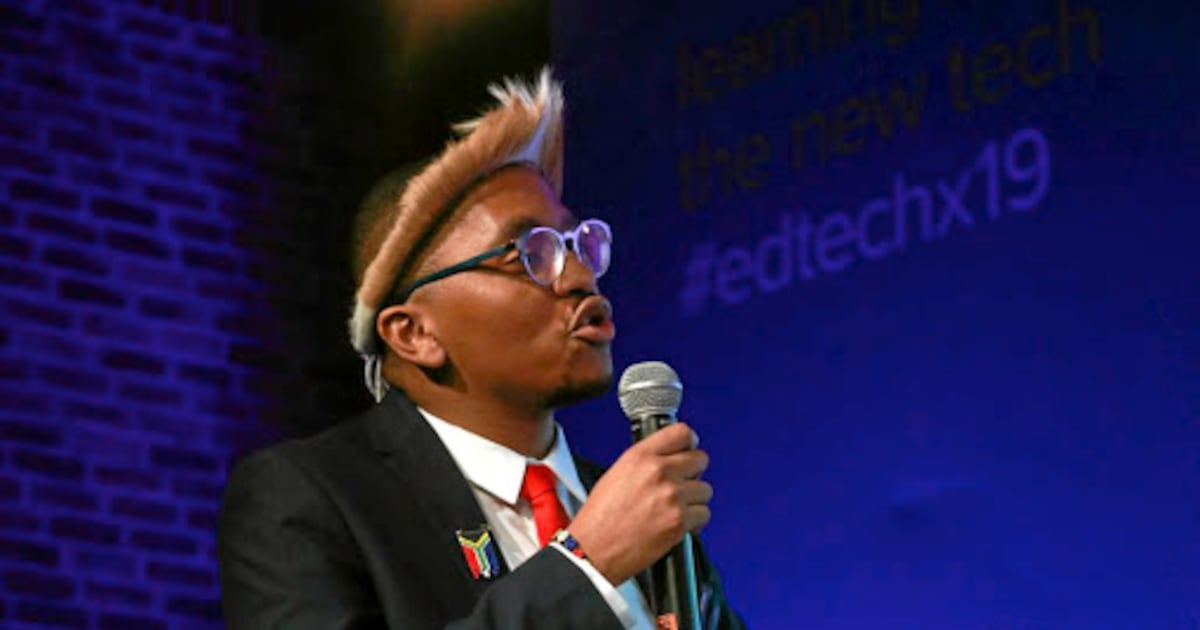 CRSP_dsgn's tweet card. Moagi and his team win bronze