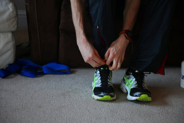 nytchinese's tweet card. 最新研究表明，步行带来的健康益处在每天走7000步左右达到峰值。即便中量步行，也能降低失智症、心血管疾病等多种疾病风险。作为日常目标，7000步也更易实现。