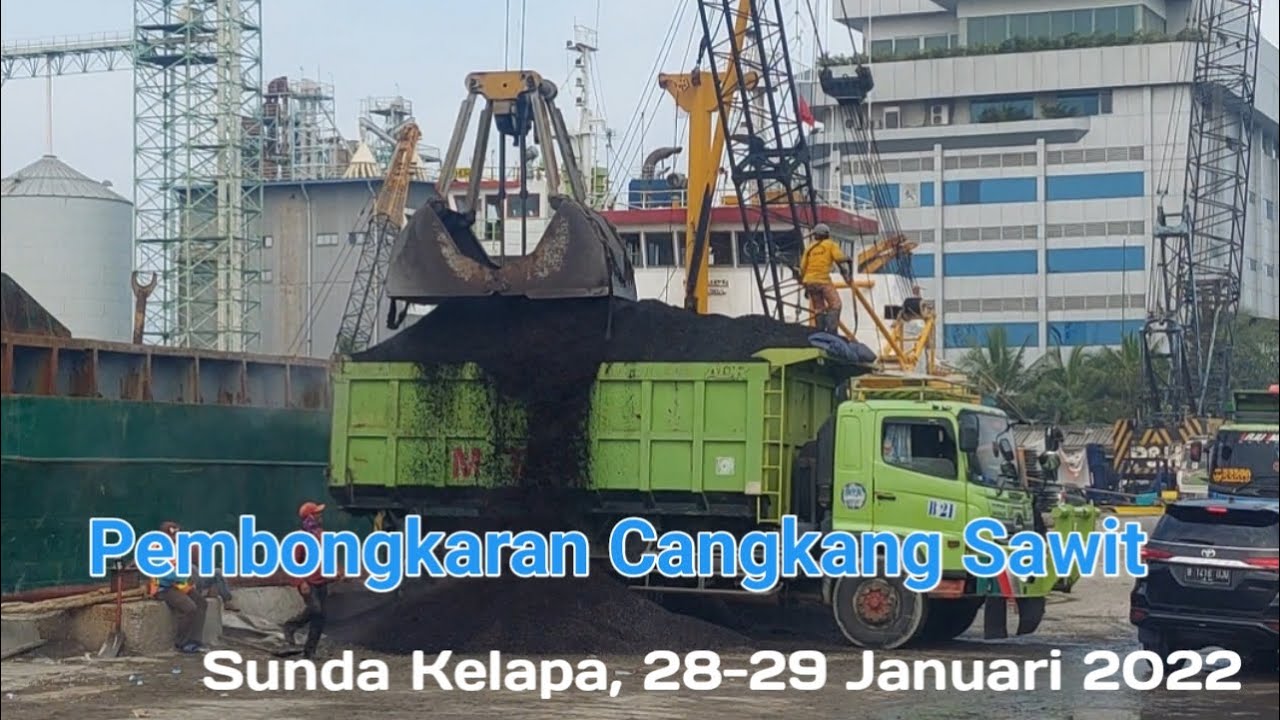 RRcomindo's tweet card. Pembongkaran Cangkang Sawit Sunda Kelapa 28 - 29 Januari 2022