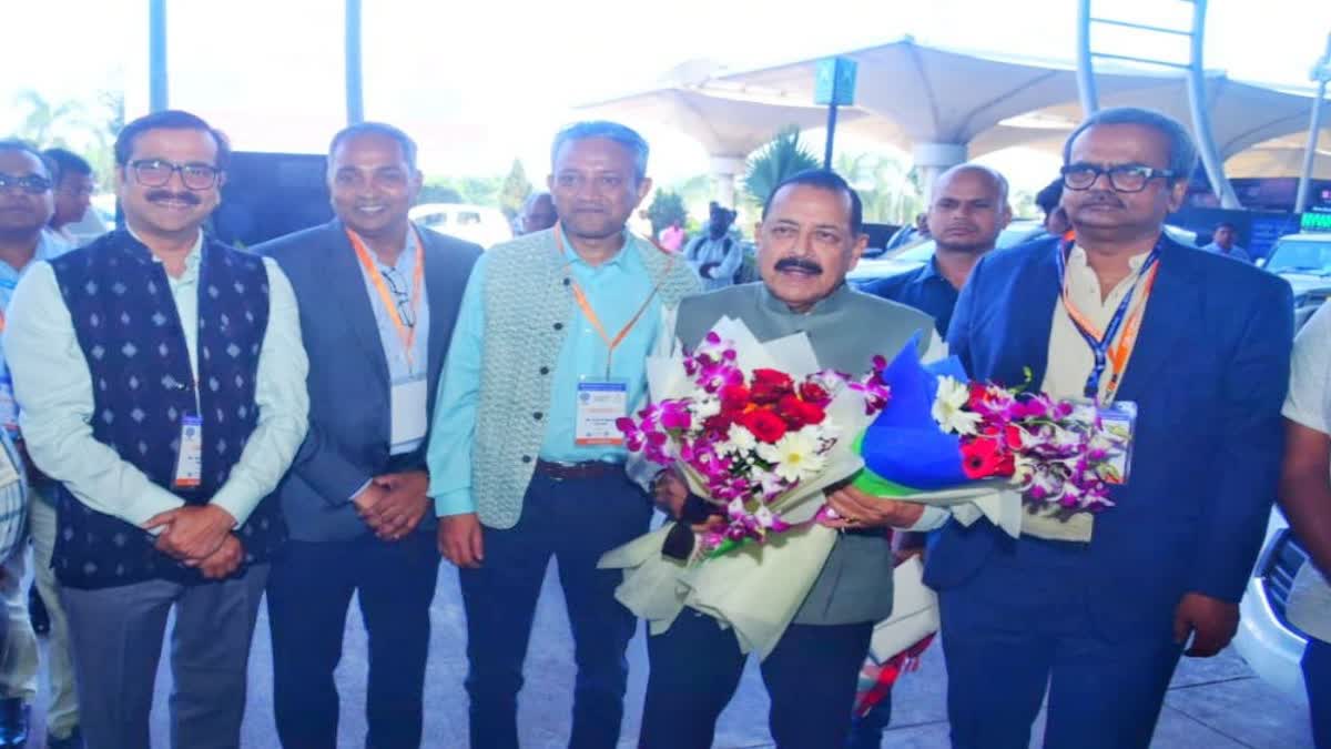 ETVBharatOD's tweet card. କେନ୍ଦ୍ରମନ୍ତ୍ରୀ ଡକ୍ଟର ଜିତେନ୍ଦ୍ର ସିଂହ ଭୁବନେଶ୍ୱରର CSIR-IMMT ଠାରେ "ଫେନୋମ୍ ନ୍ୟାସନାଲ୍ କନକ୍ଲେଭ୍ ଅନ୍ ଲଙ୍ଗିଟୁଡିନାଲ୍ କୋହର୍ଟ ଷ୍ଟଡିଜ୍: କୋହର୍ଟ କନେକ୍ଟ 2025" ଆରମ୍ଭ କରିଛନ୍ତି ।